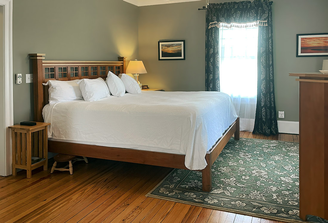 Boston Harbor Room bed