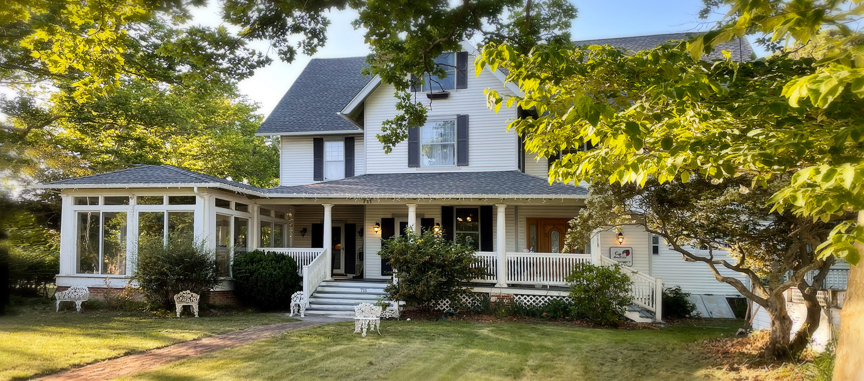 Exterior view of Fig Street Inn